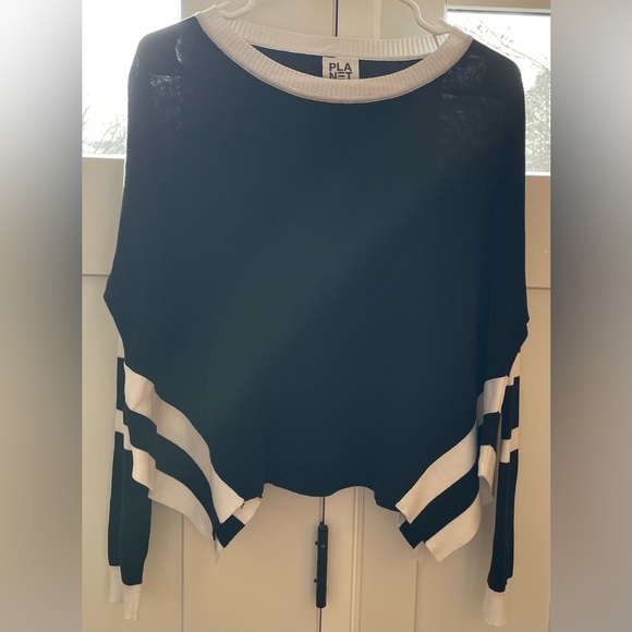 Planet by Lauren G Sweaters - Planet by Lauren G black white asymmetrical sweater OS